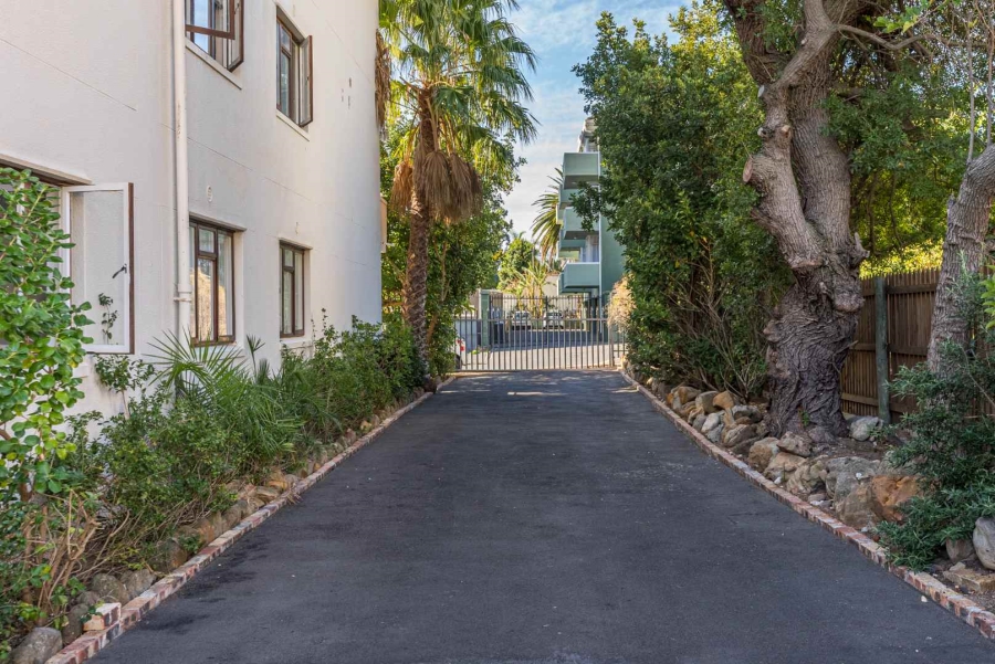 1 Bedroom Property for Sale in Sea Point Western Cape